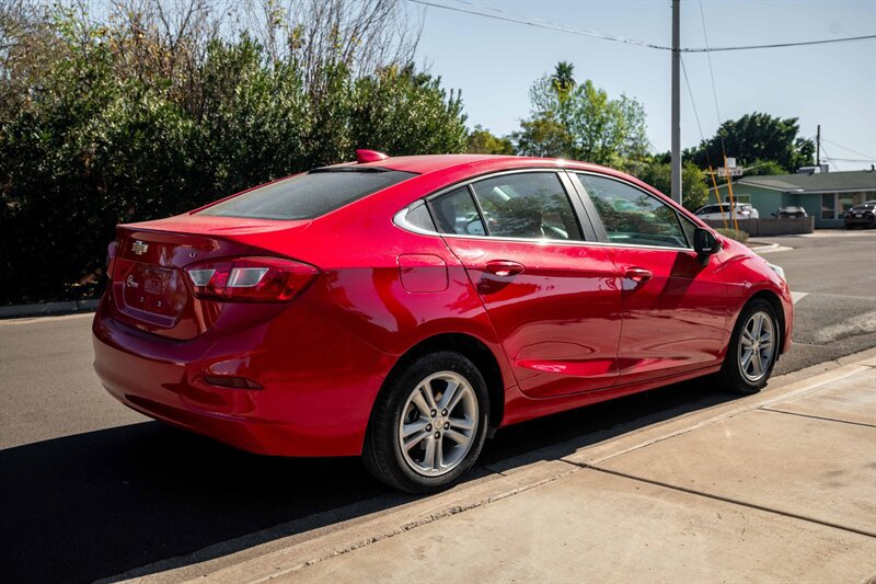 Used 2017 Chevrolet Cruze LT FWD image 5