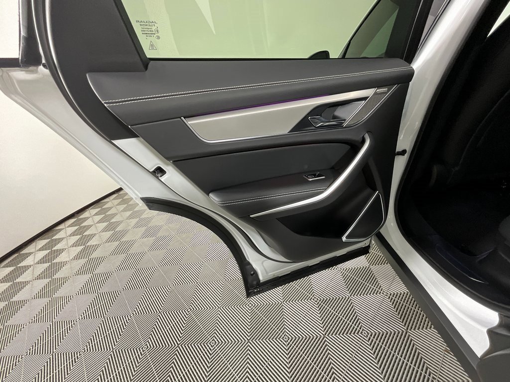 Used 2025 Jaguar F-PACE R-Dynamic S image 27