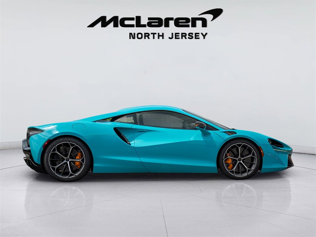 New 2025 McLaren Artura image 7