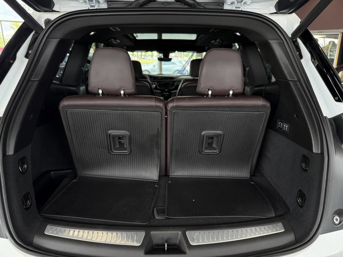 Used 2024 Cadillac XT6 Premium Luxury w/ Technology Package image 25
