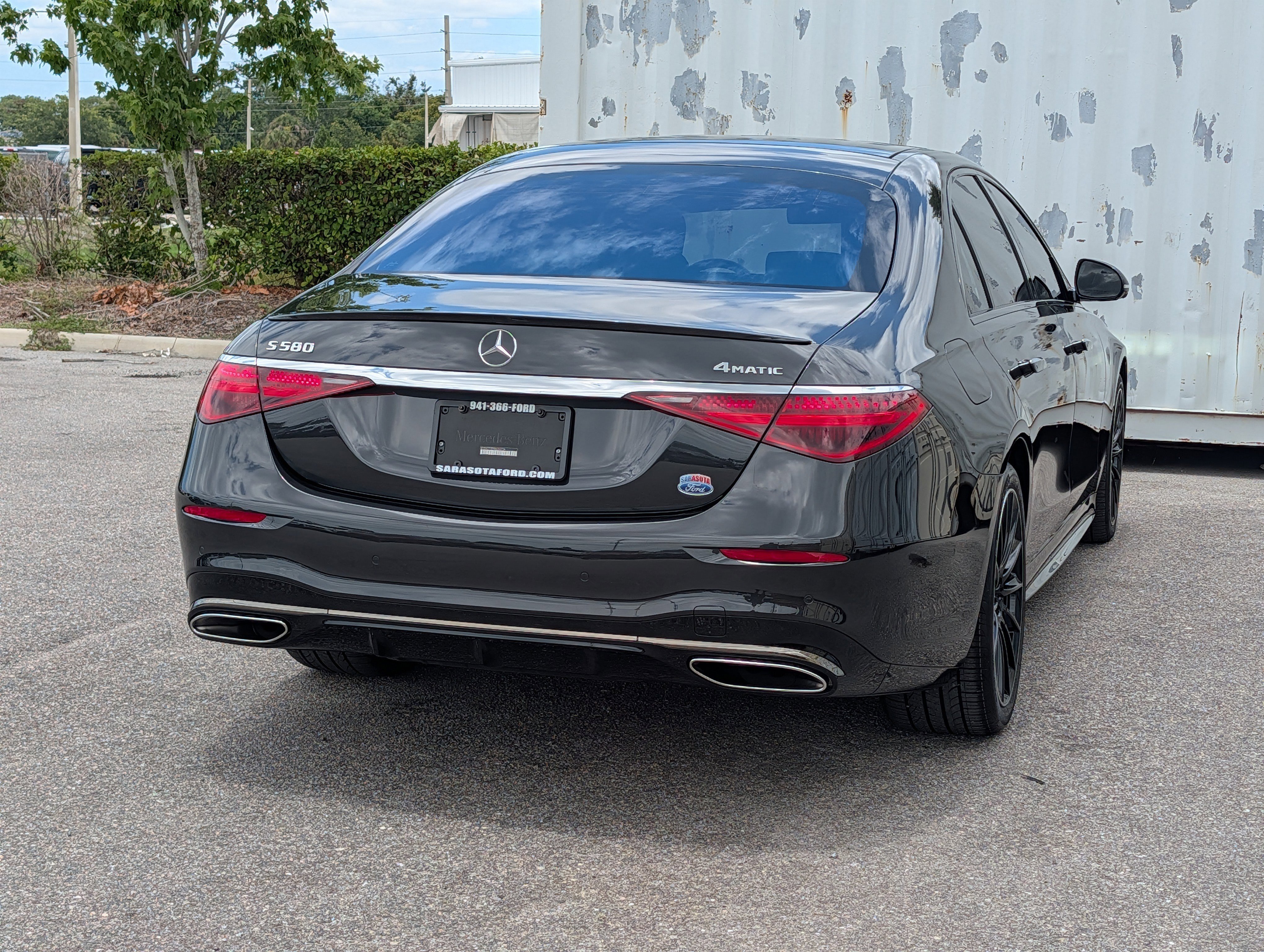 Used 2024 Mercedes-Benz S 580 4MATIC Sedan w/ AMG Line image 4
