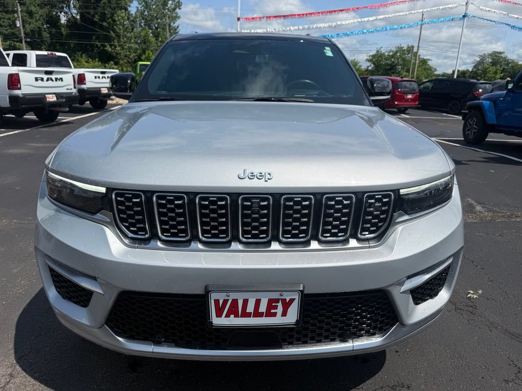 Used 2023 Jeep Grand Cherokee Summit AWD/4WD image 9