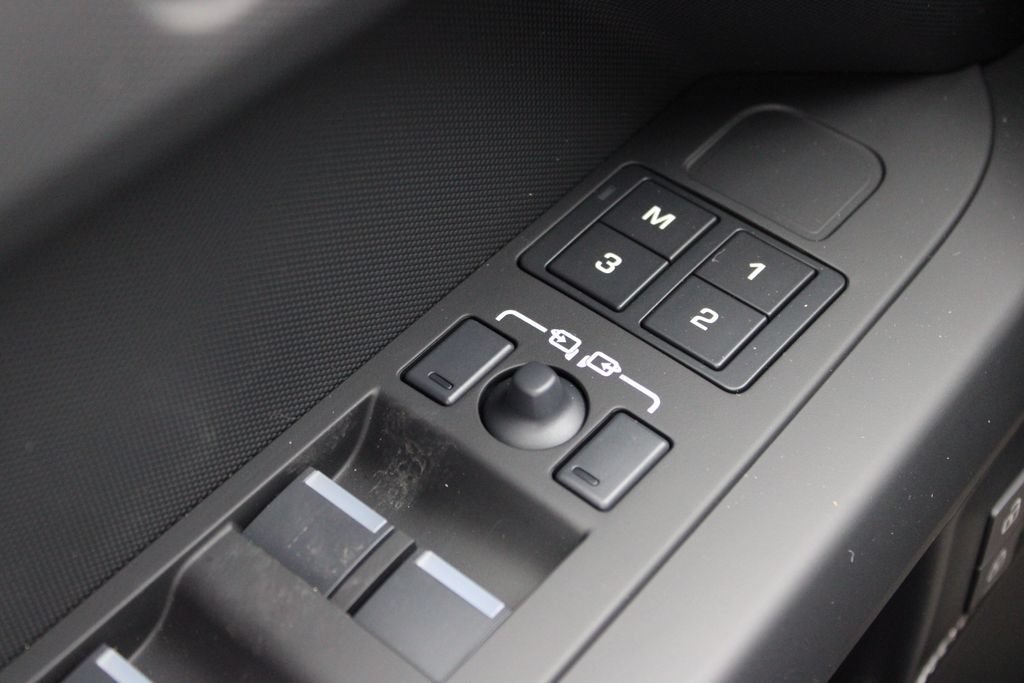 New 2026 Land Rover Defender 110 X-Dynamic SE AWD/4WD image 26