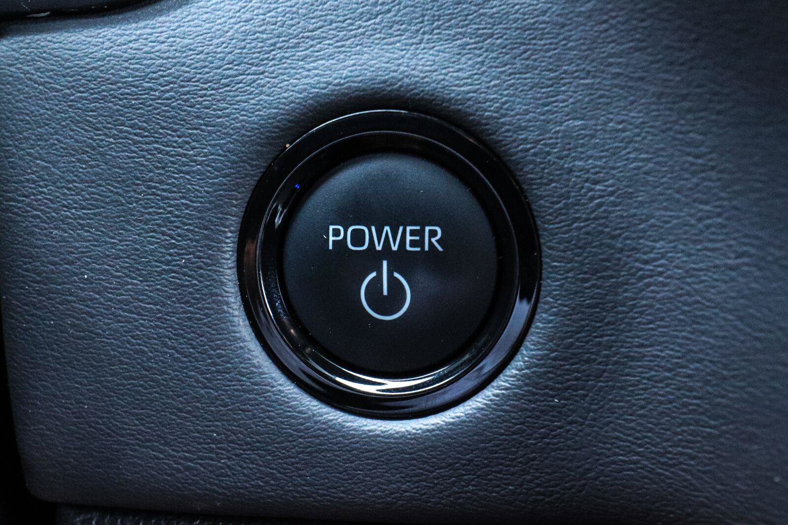 Used 2025 Toyota Sequoia Platinum AWD/4WD image 19