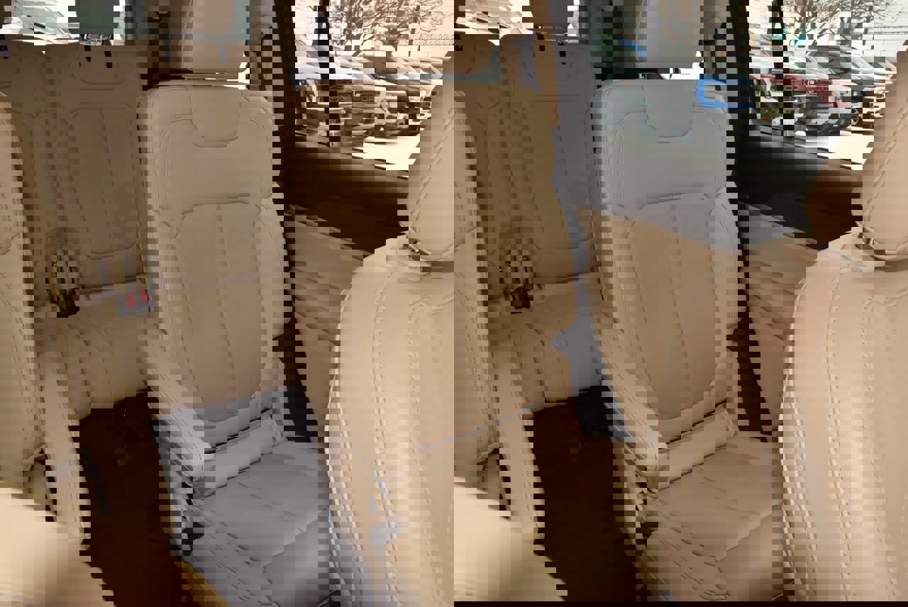 Used 2022 Jeep Grand Cherokee L Limited image 22