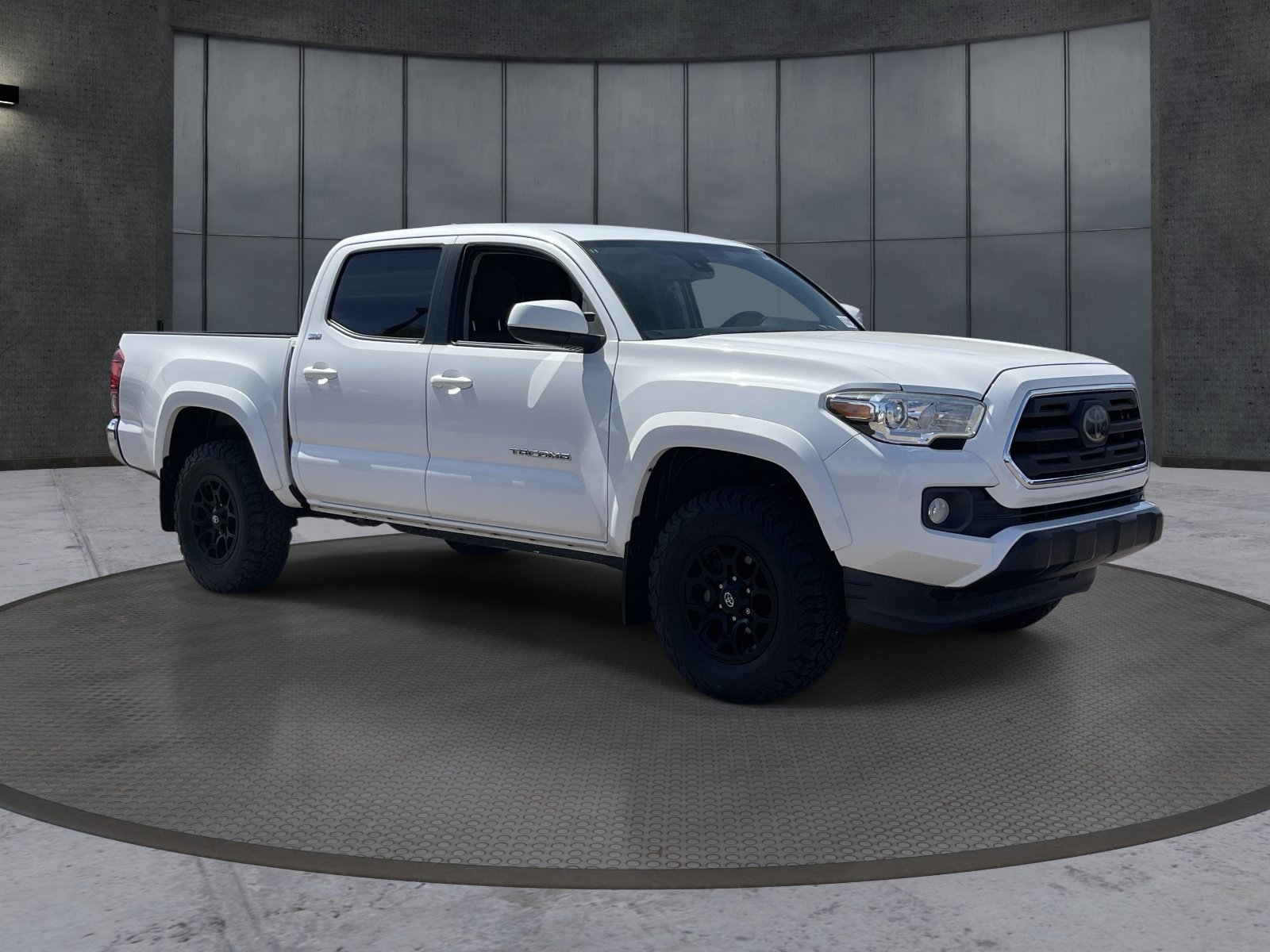 Used 2019 Toyota Tacoma SR5 RWD image 8