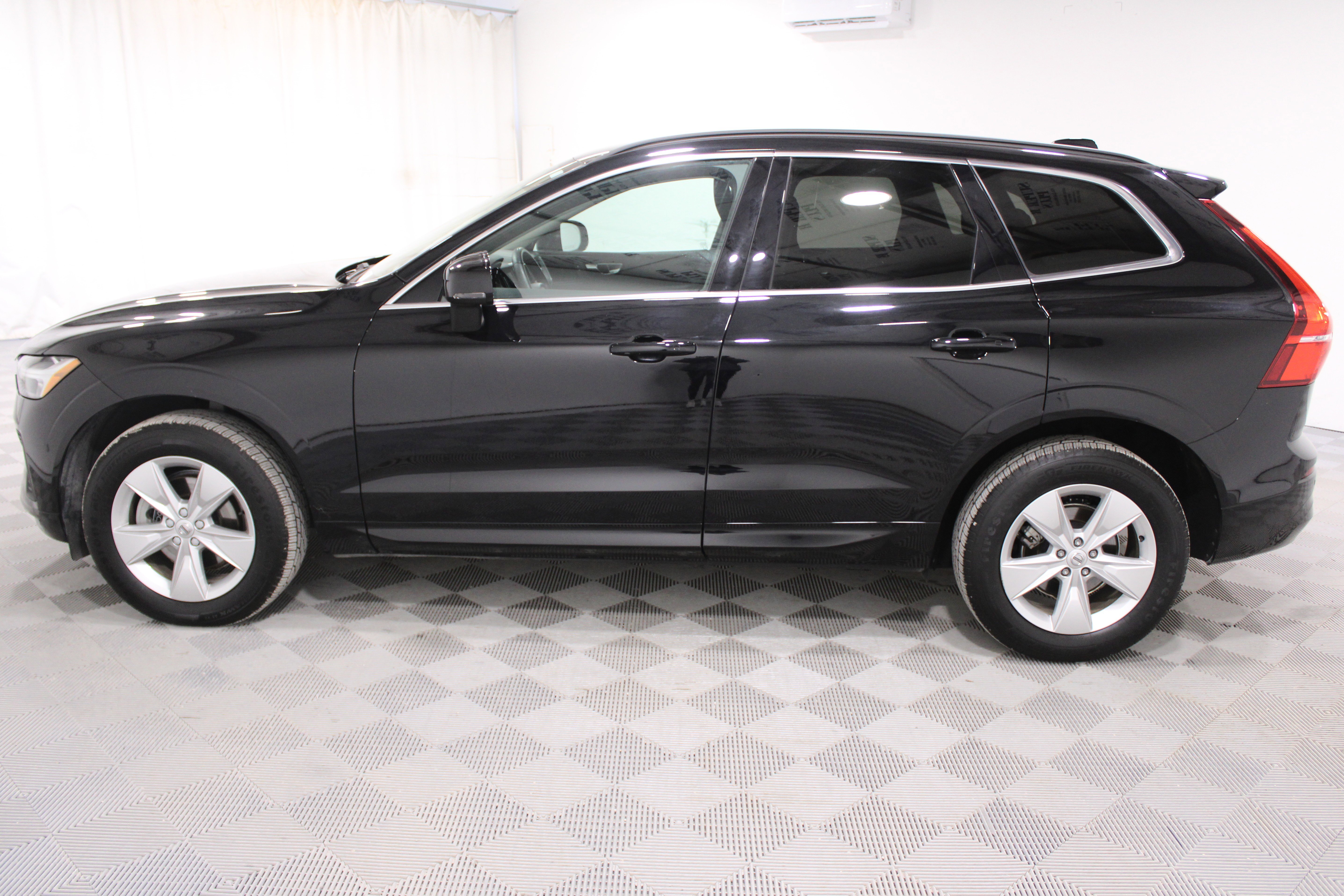 Used 2022 Volvo XC60 B5 Momentum AWD/4WD image 28