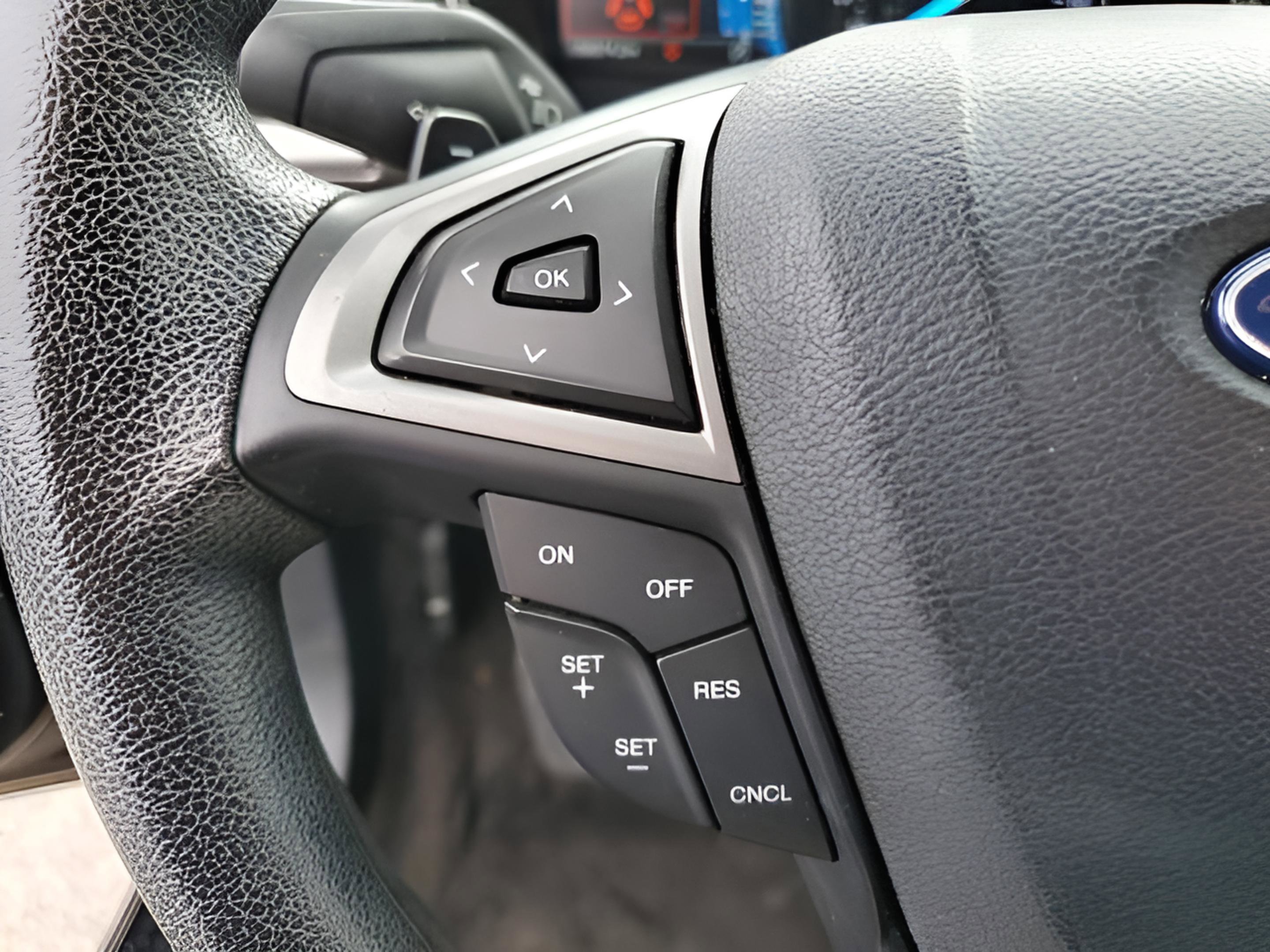 Used 2018 Ford Fusion SE w/ Fusion SE Technology Package FWD image 18