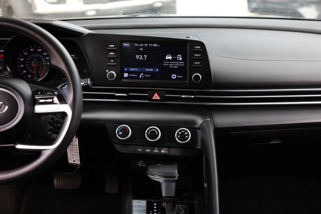 Used 2021 Hyundai Elantra SE FWD image 25