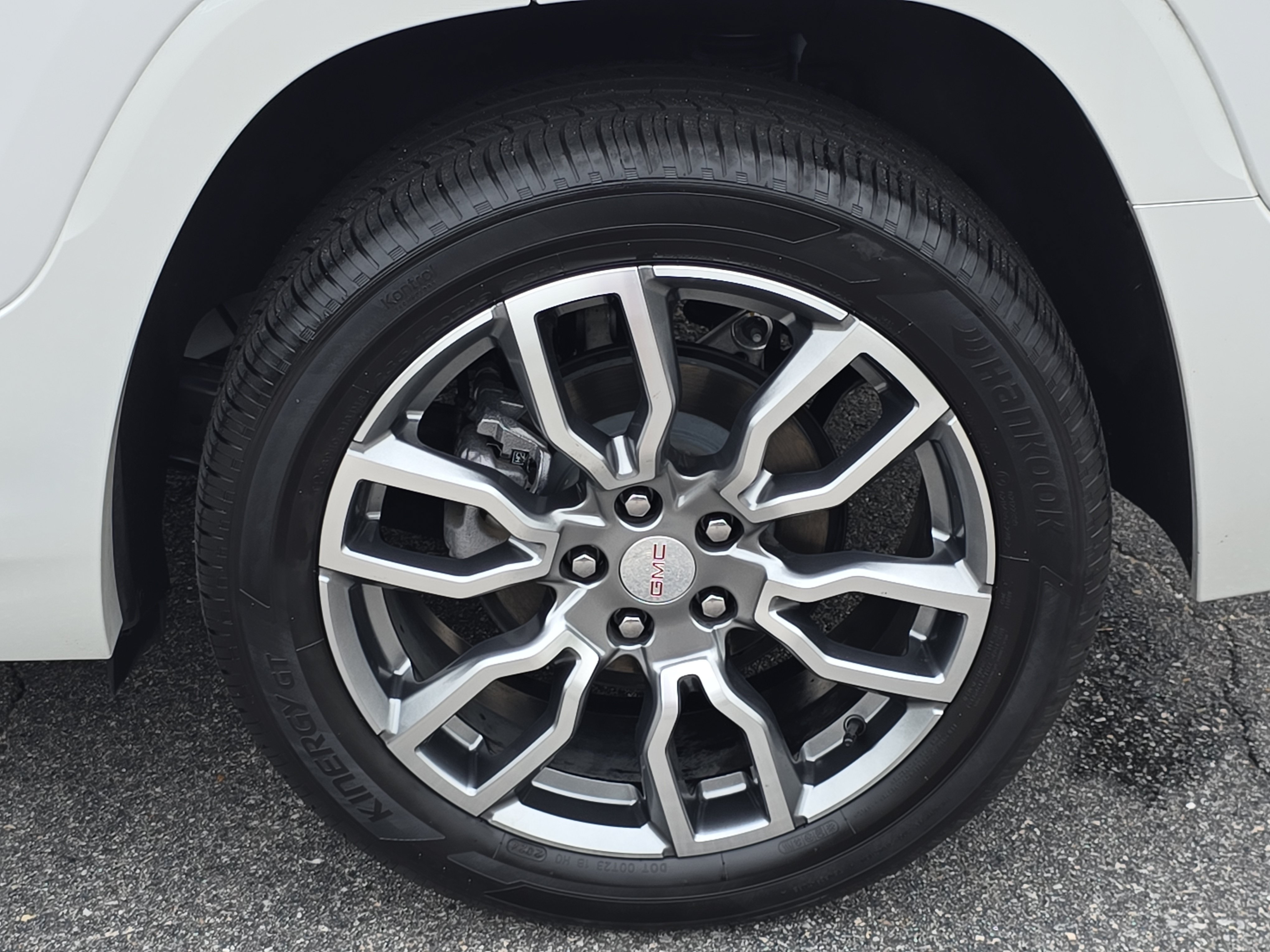 Used 2024 GMC Terrain Denali w/ Denali Premium Package AWD/4WD image 34