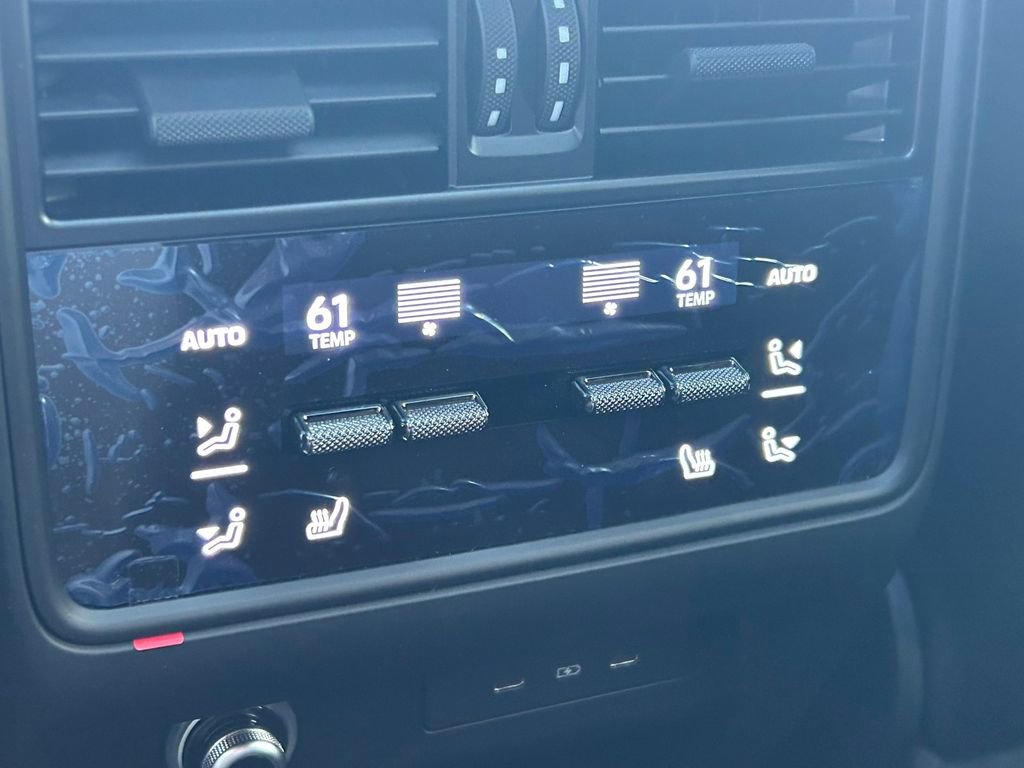 Used 2025 Porsche Cayenne GTS AWD/4WD image 23