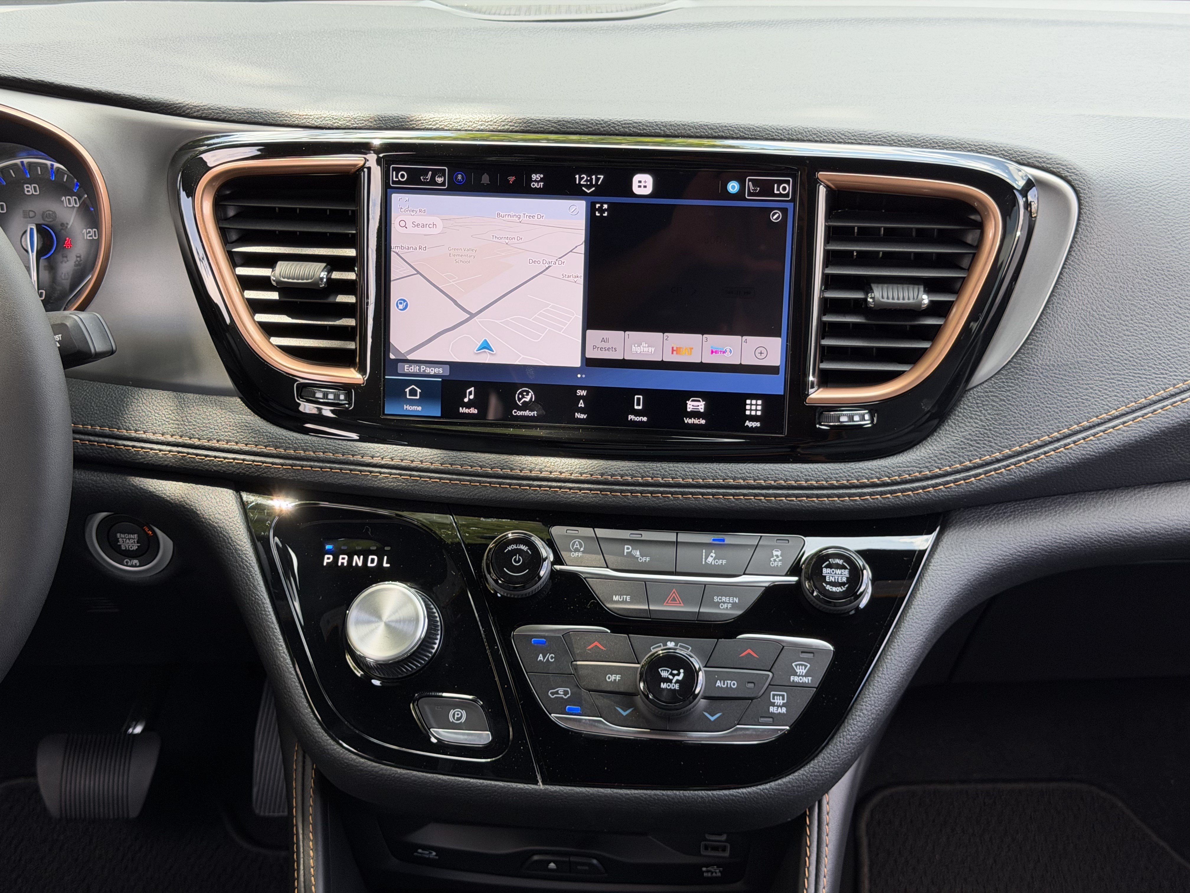 New 2027 Chrysler Pacifica Pinnacle w/ Theater Group FWD image 33