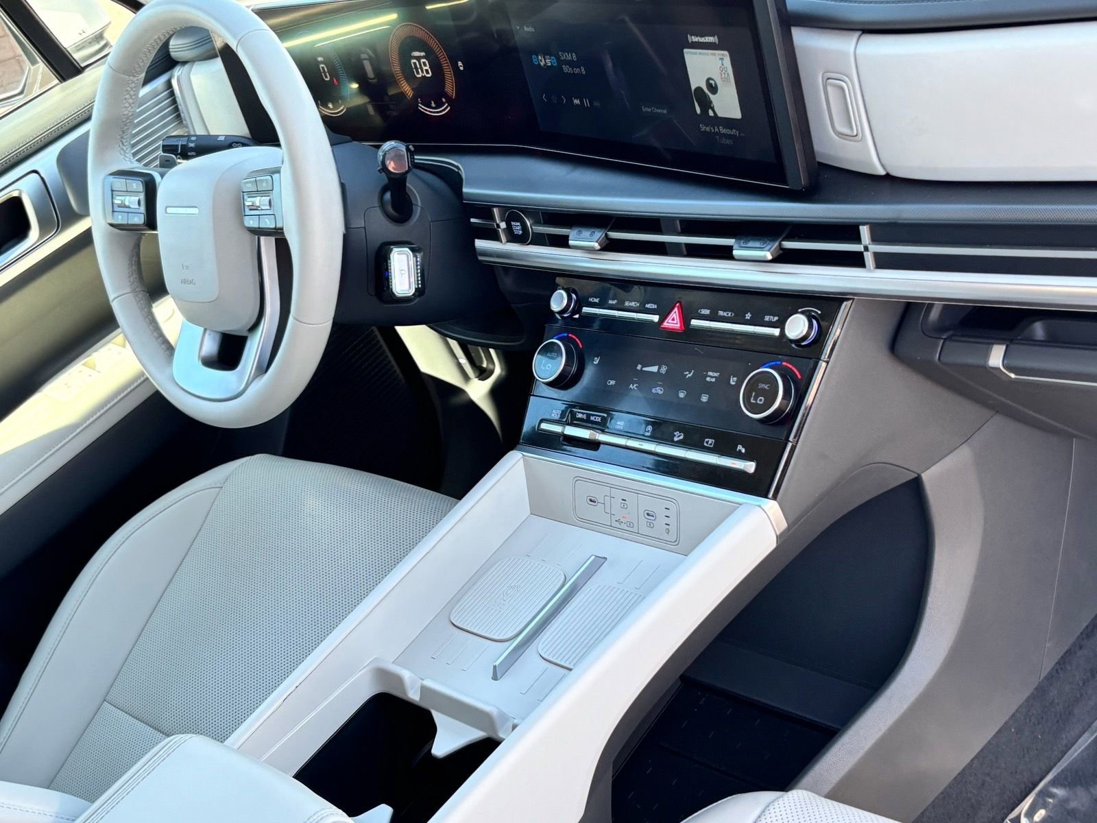 Used 2025 Hyundai Santa Fe SEL image 9