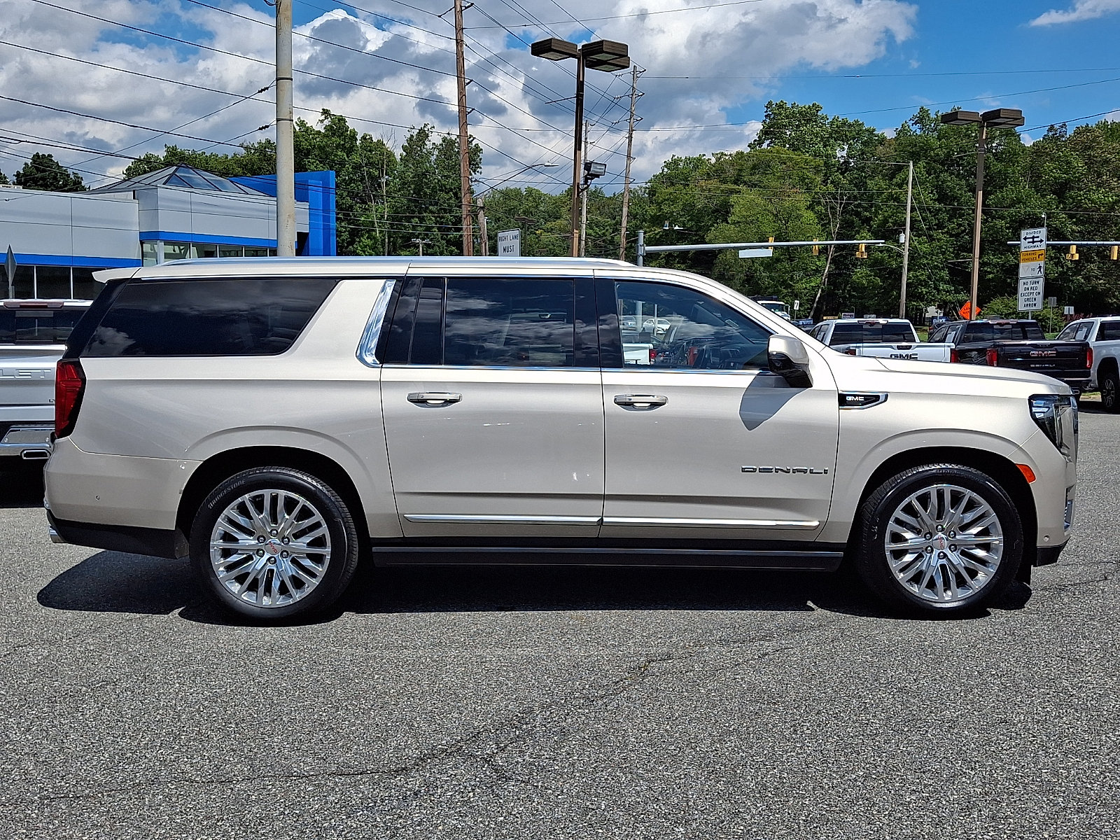 Certified 2024 GMC Yukon XL Denali w/ Denali Reserve Package AWD/4WD image 7