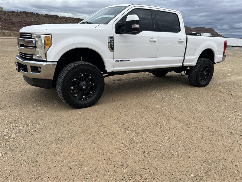 Used 2017 Ford F250 Lariat w/ Lariat Ultimate Package AWD/4WD image 4