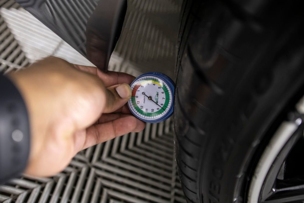 Used 2025 BMW M2 w/ Lighting Package image 46