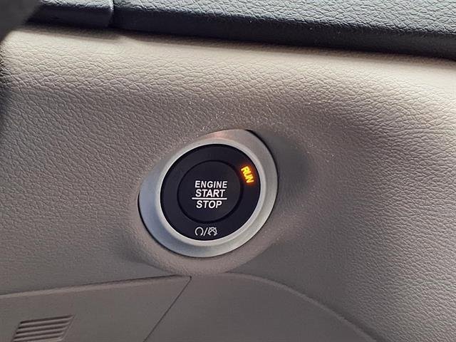 Used 2024 Chrysler Pacifica Touring-L FWD image 15
