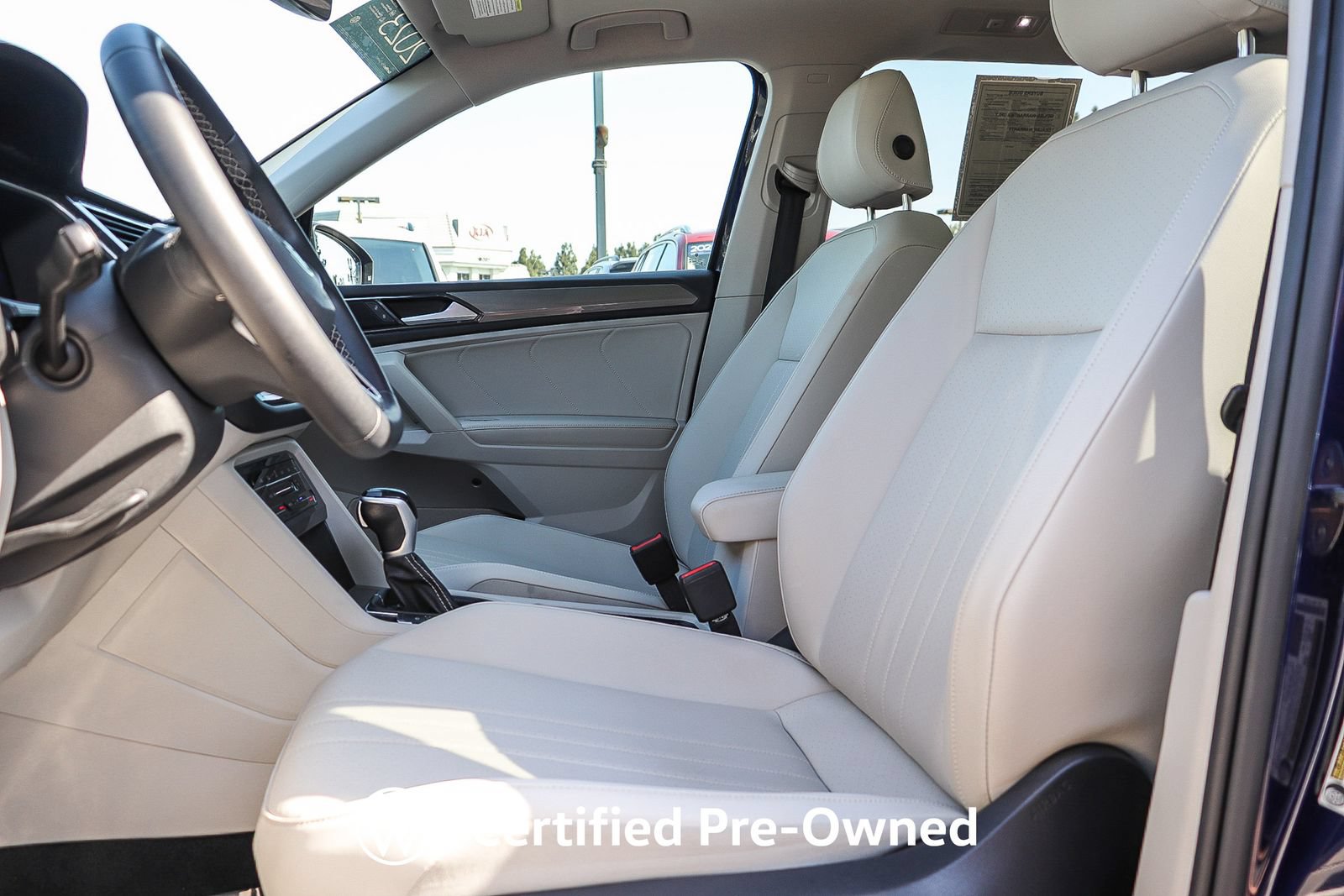 Used 2023 Volkswagen Tiguan SE w/ Panoramic Sunroof Package FWD image 19