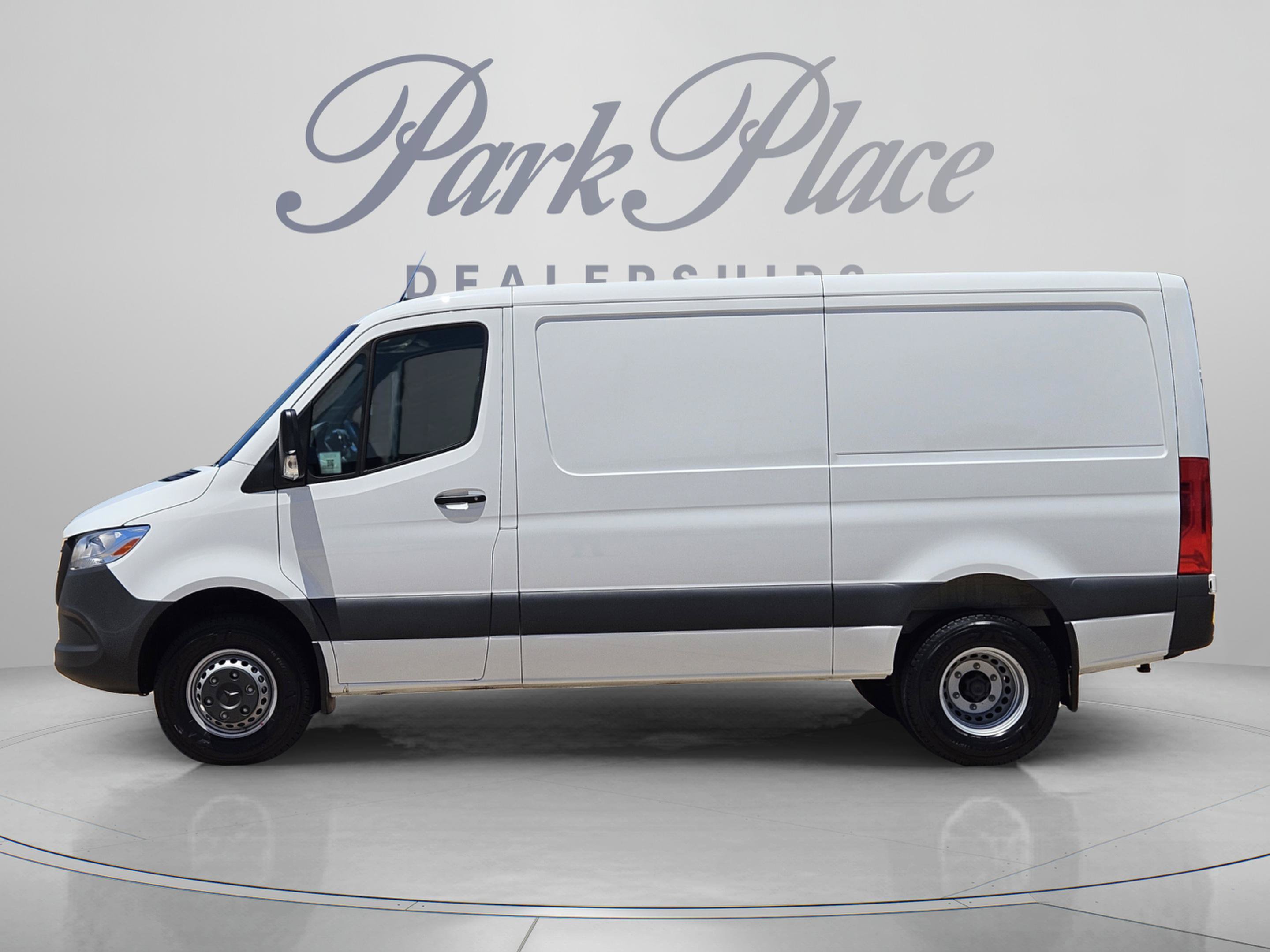 Used 2026 Mercedes-Benz Sprinter 4500 image 2
