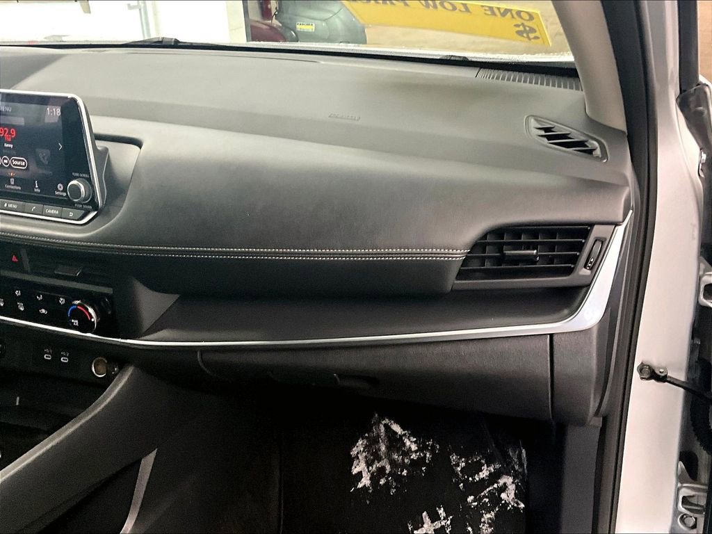 Used 2024 Nissan Rogue S image 13