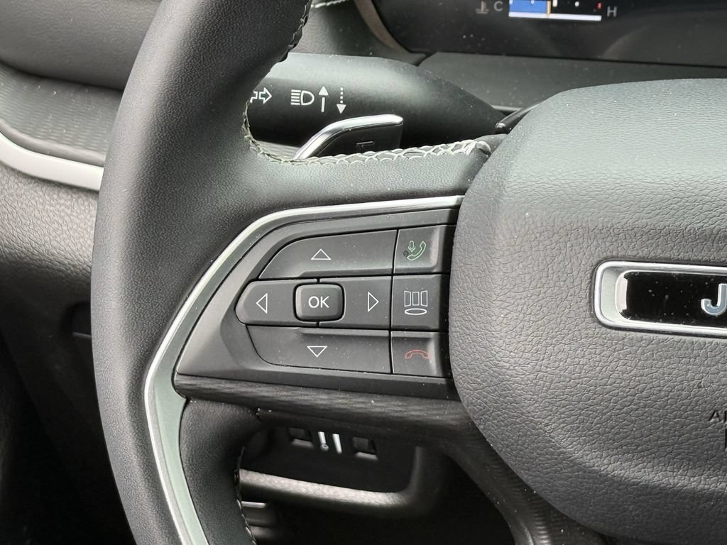 Used 2023 Jeep Grand Cherokee Altitude AWD/4WD image 13