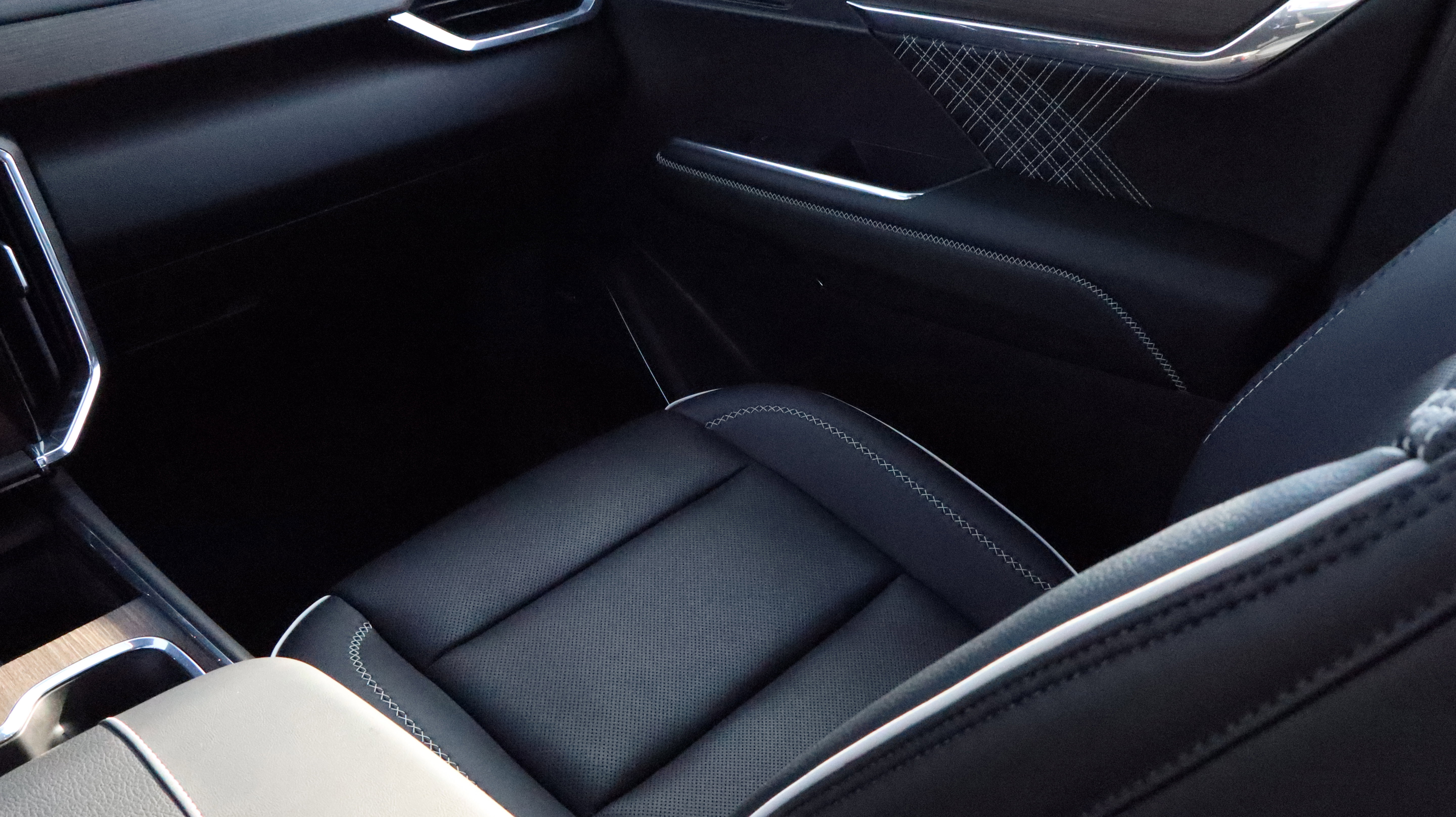 Certified 2024 GMC Acadia Denali w/ LPO, Floor Liner Package image 12