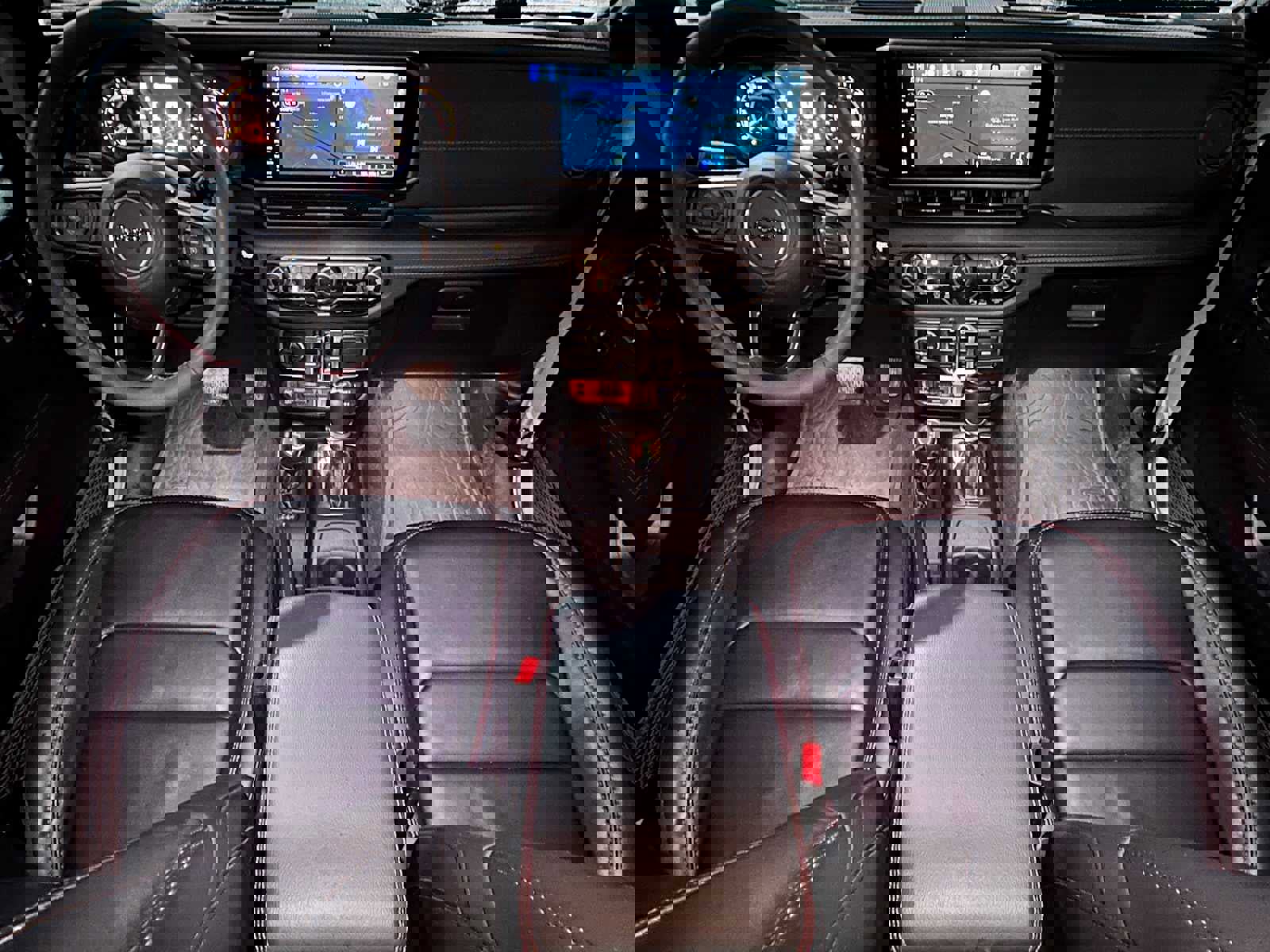 Used 2024 Jeep Wrangler Unlimited Rubicon w/ Capability Package image 19