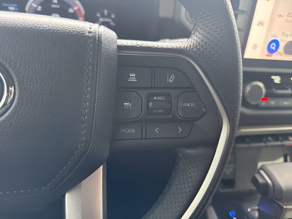 Used 2025 Toyota Tundra Limited AWD/4WD image 16