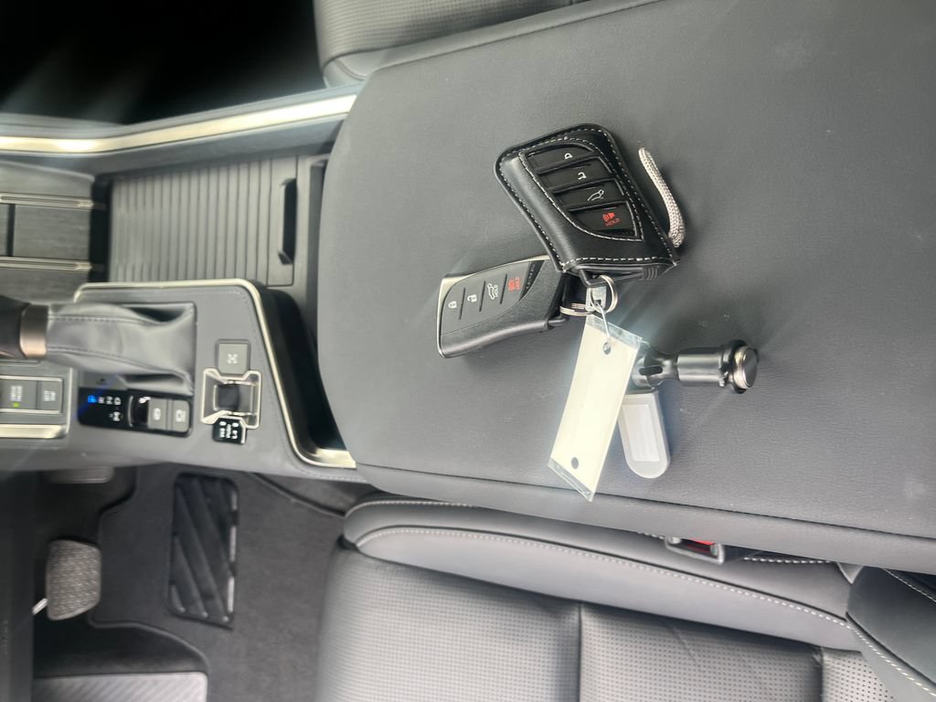 Used 2025 Lexus GX 550 w/ Accessory Package (Z1) AWD/4WD image 27