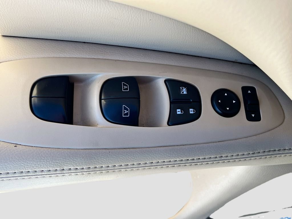 Used 2019 Nissan Pathfinder Platinum image 17