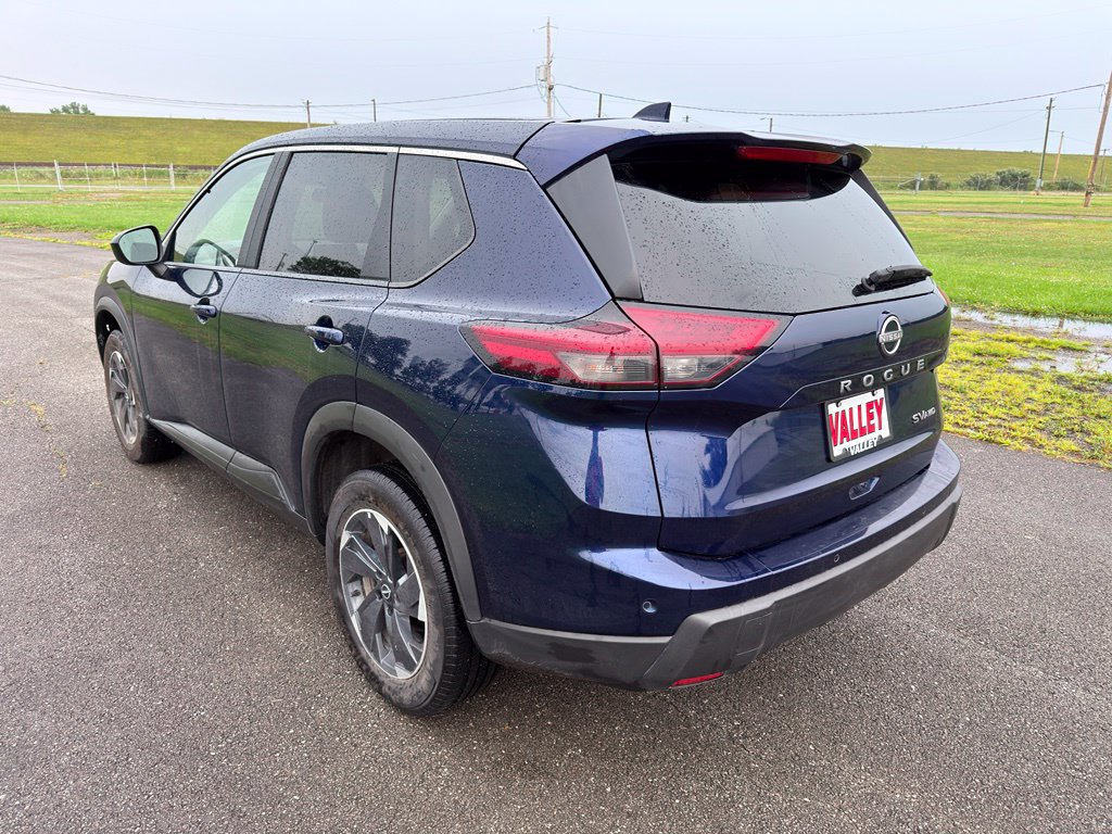 Used 2024 Nissan Rogue SV AWD/4WD image 16