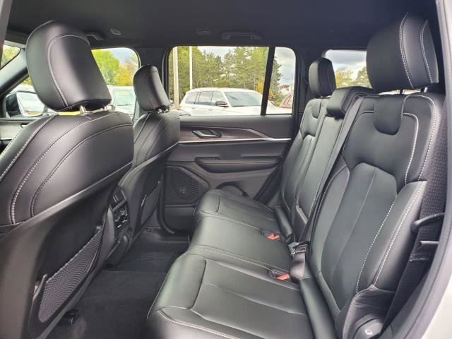 New 2025 Jeep Grand Cherokee Limited image 24