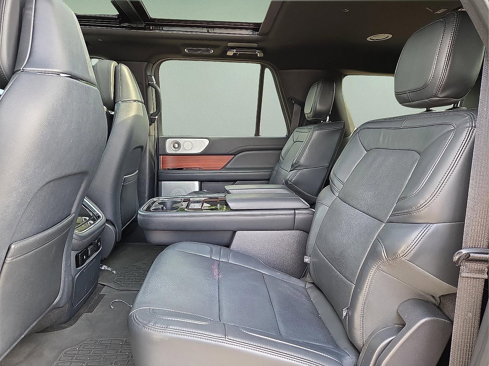 Used 2024 Lincoln Navigator L Reserve AWD/4WD image 11