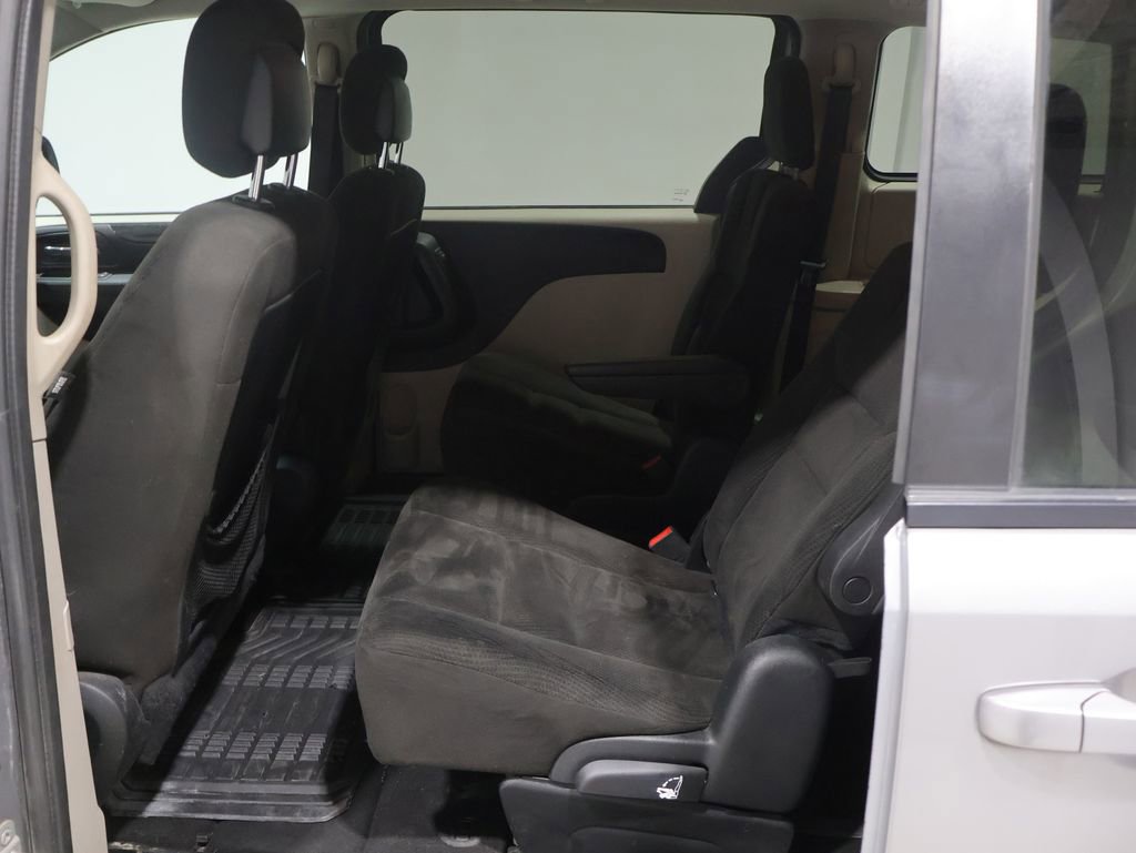 Used 2016 Dodge Grand Caravan SXT FWD image 17