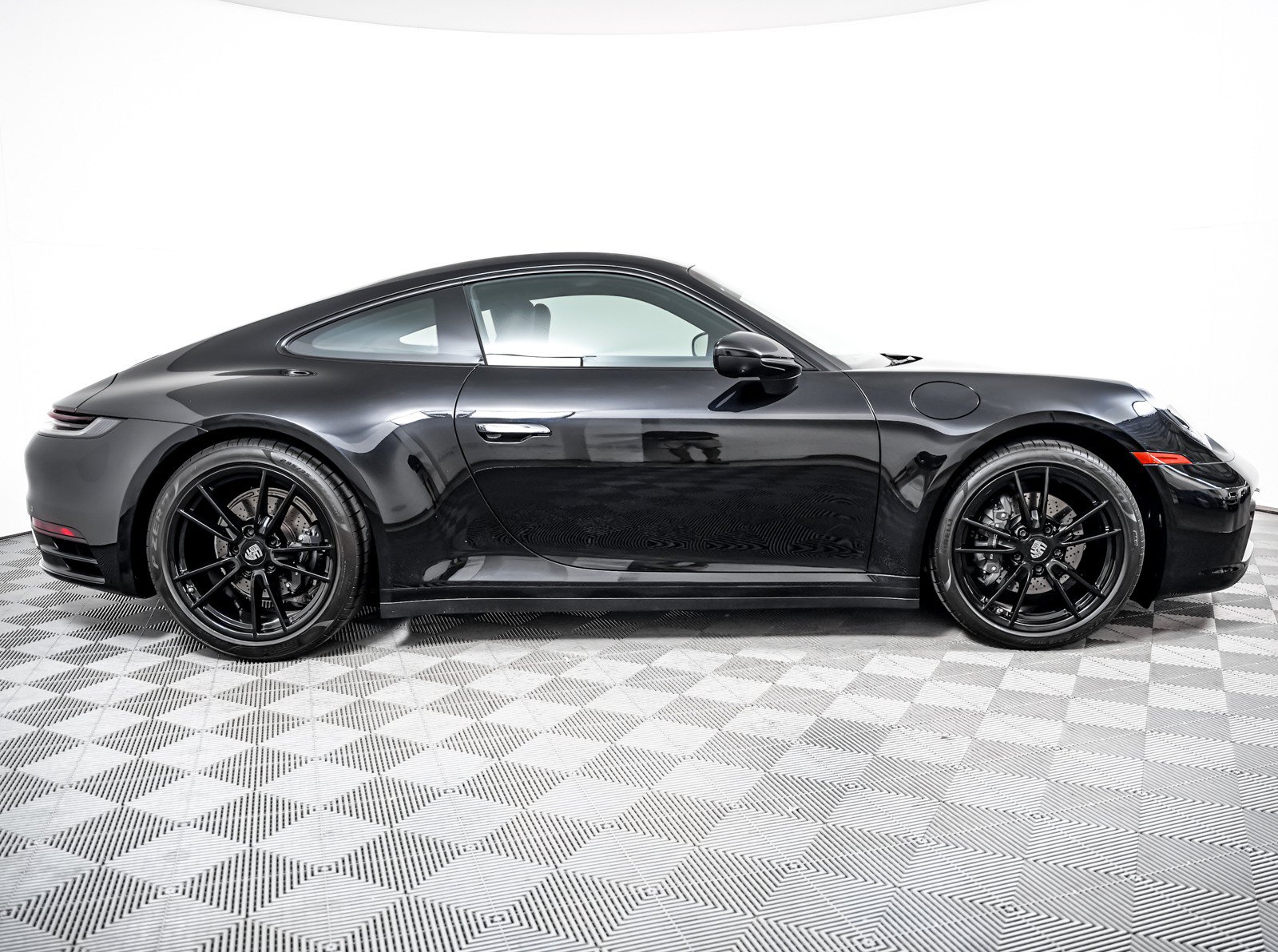 Certified 2022 Porsche 911 Carrera w/ Premium Package RWD image 9