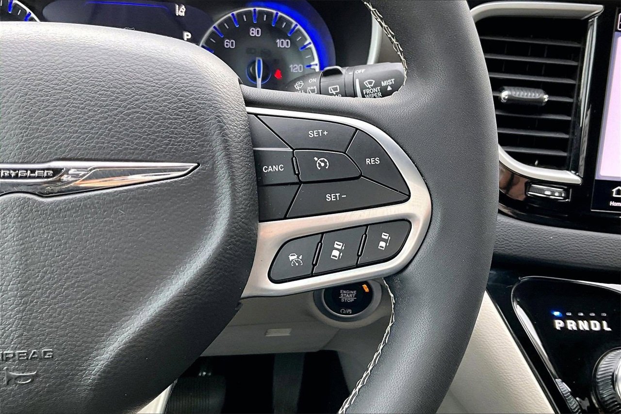 Certified 2024 Chrysler Pacifica Touring-L image 29