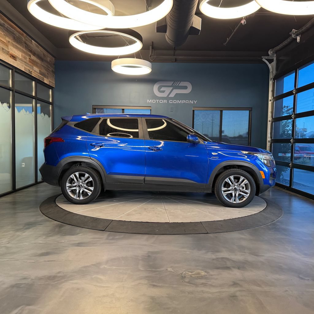 Used 2021 Kia Seltos LX AWD/4WD image 2