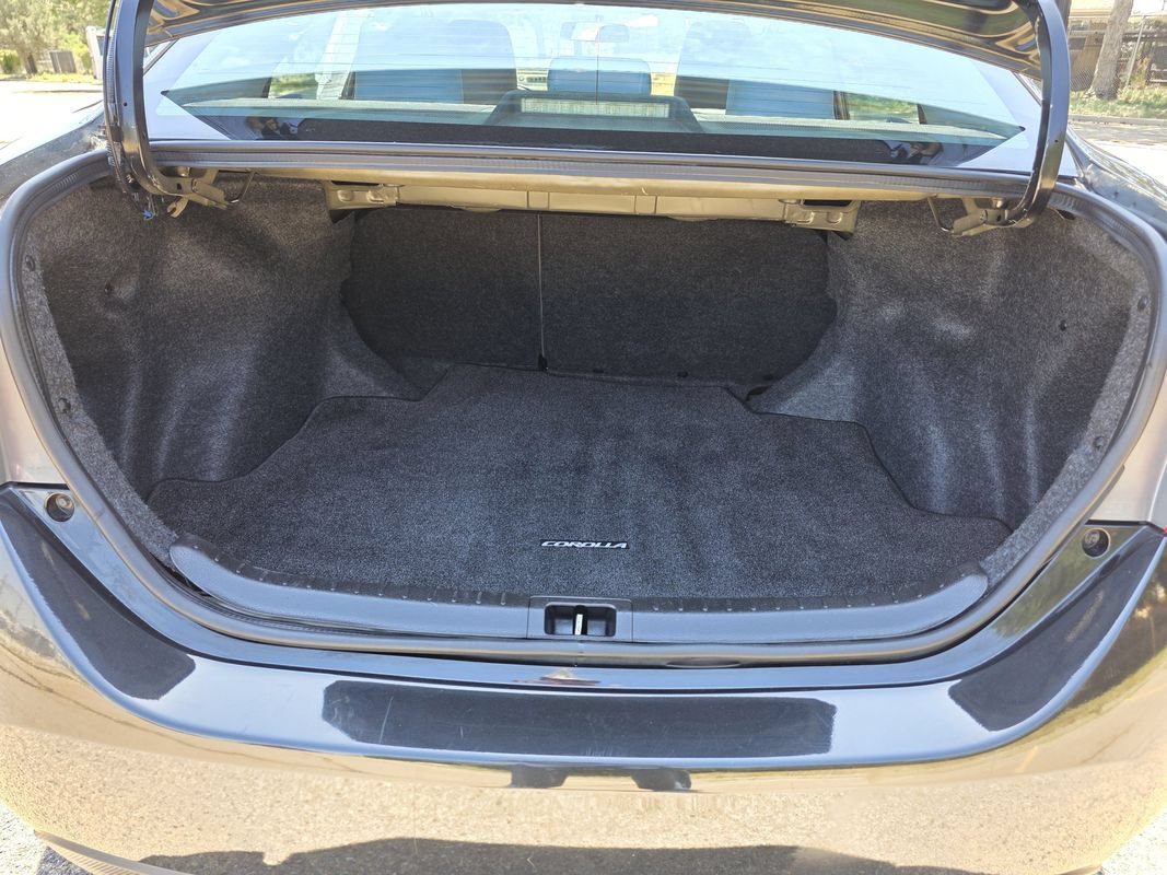 Used 2016 Toyota Corolla LE FWD image 18