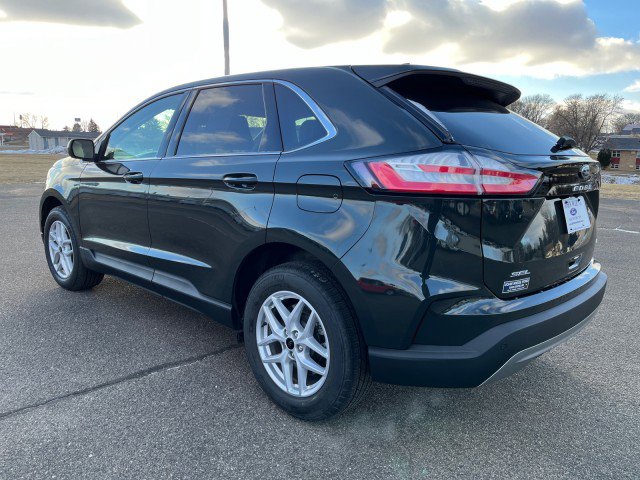 Used 2024 Ford Edge SEL w/ Convenience Package image 4