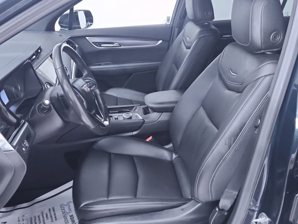 Used 2024 Cadillac XT6 Luxury w/ LPO, Floor Liner Package FWD image 11