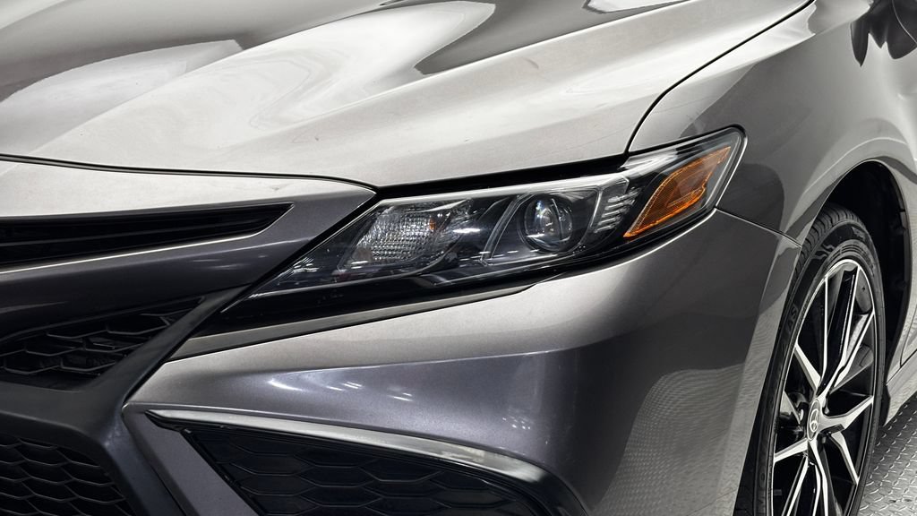 Used 2024 Toyota Camry SE FWD image 3