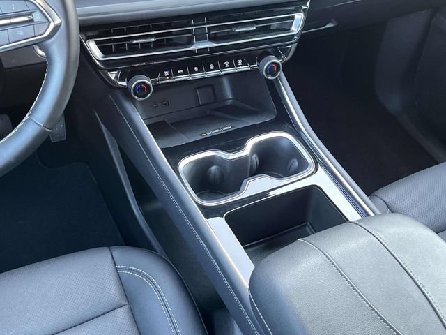 Used 2025 Chevrolet Traverse LT AWD/4WD image 14