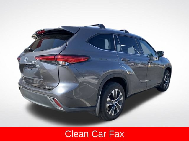 Used 2022 Toyota Highlander XLE AWD/4WD image 3