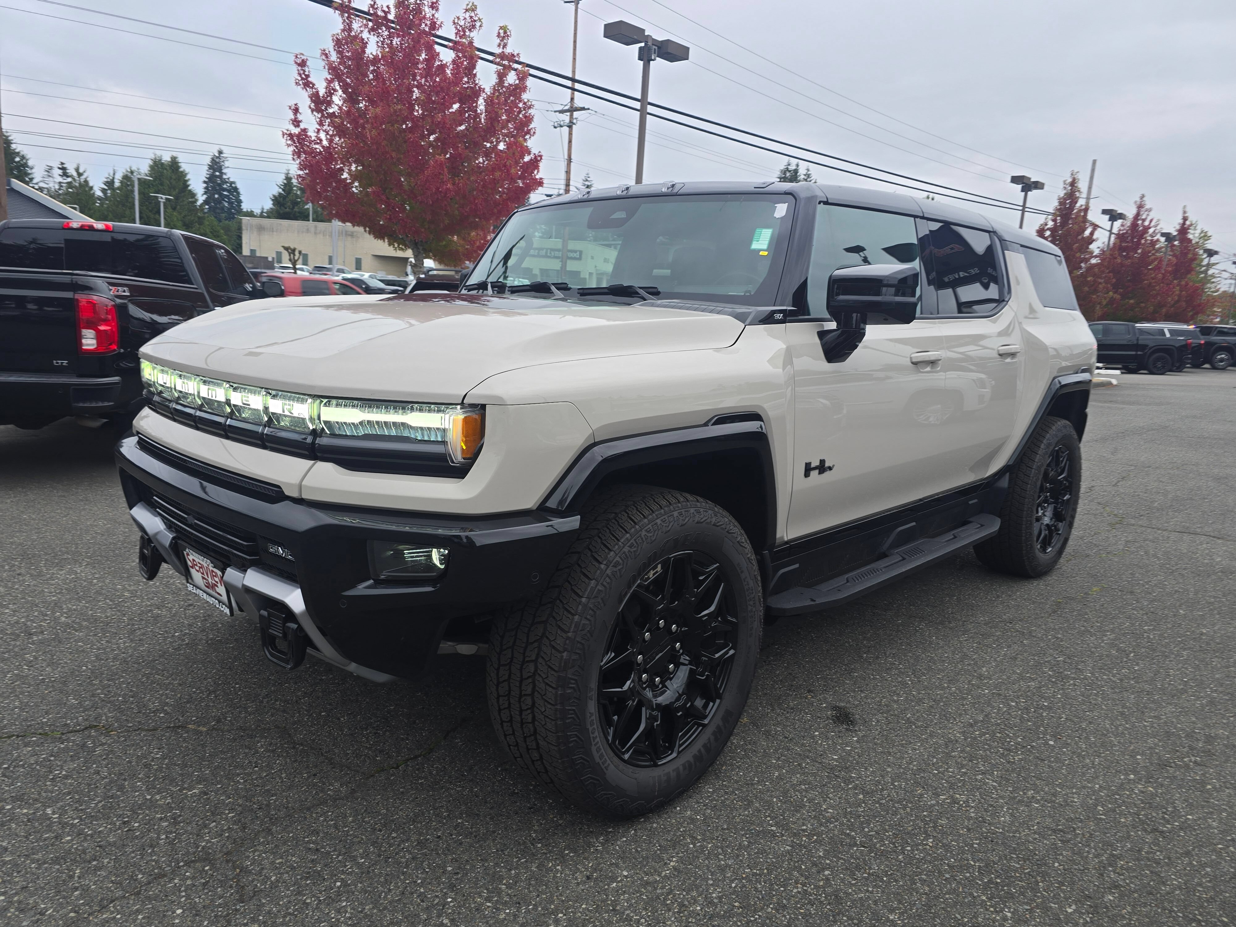 New 2026 GMC Hummer EV SUV w/ LPO, Dark Essentials Package AWD/4WD image 3