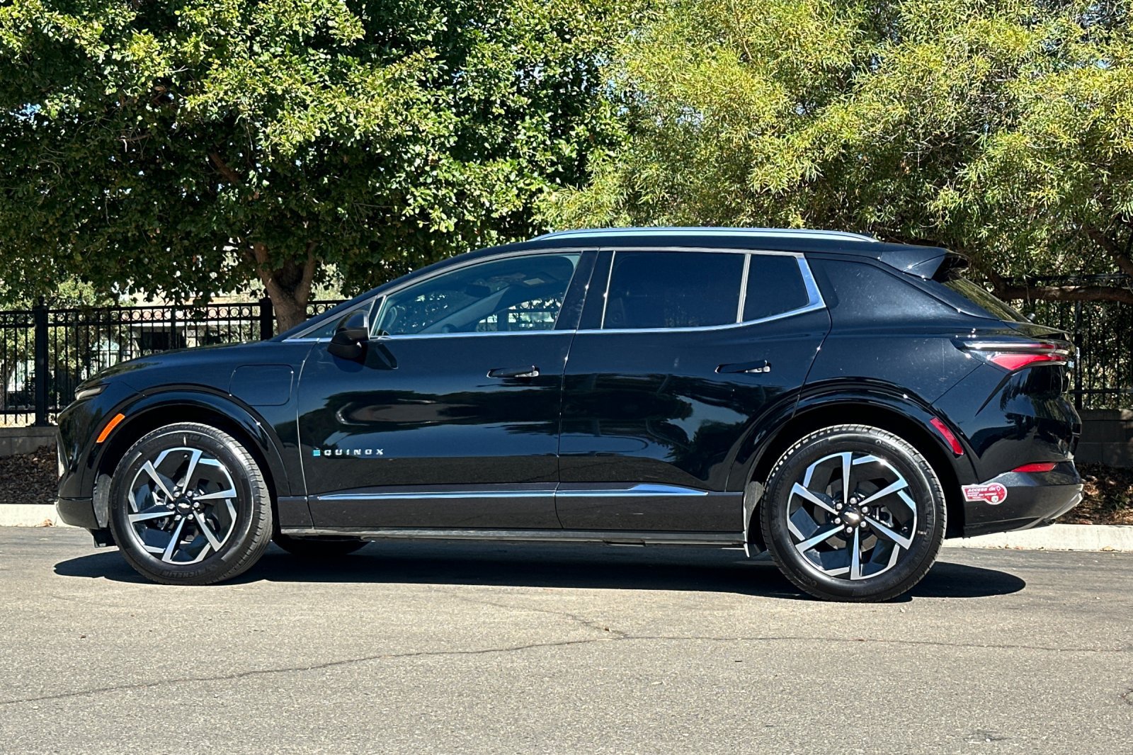 Used 2024 Chevrolet Equinox EV LT FWD image 7
