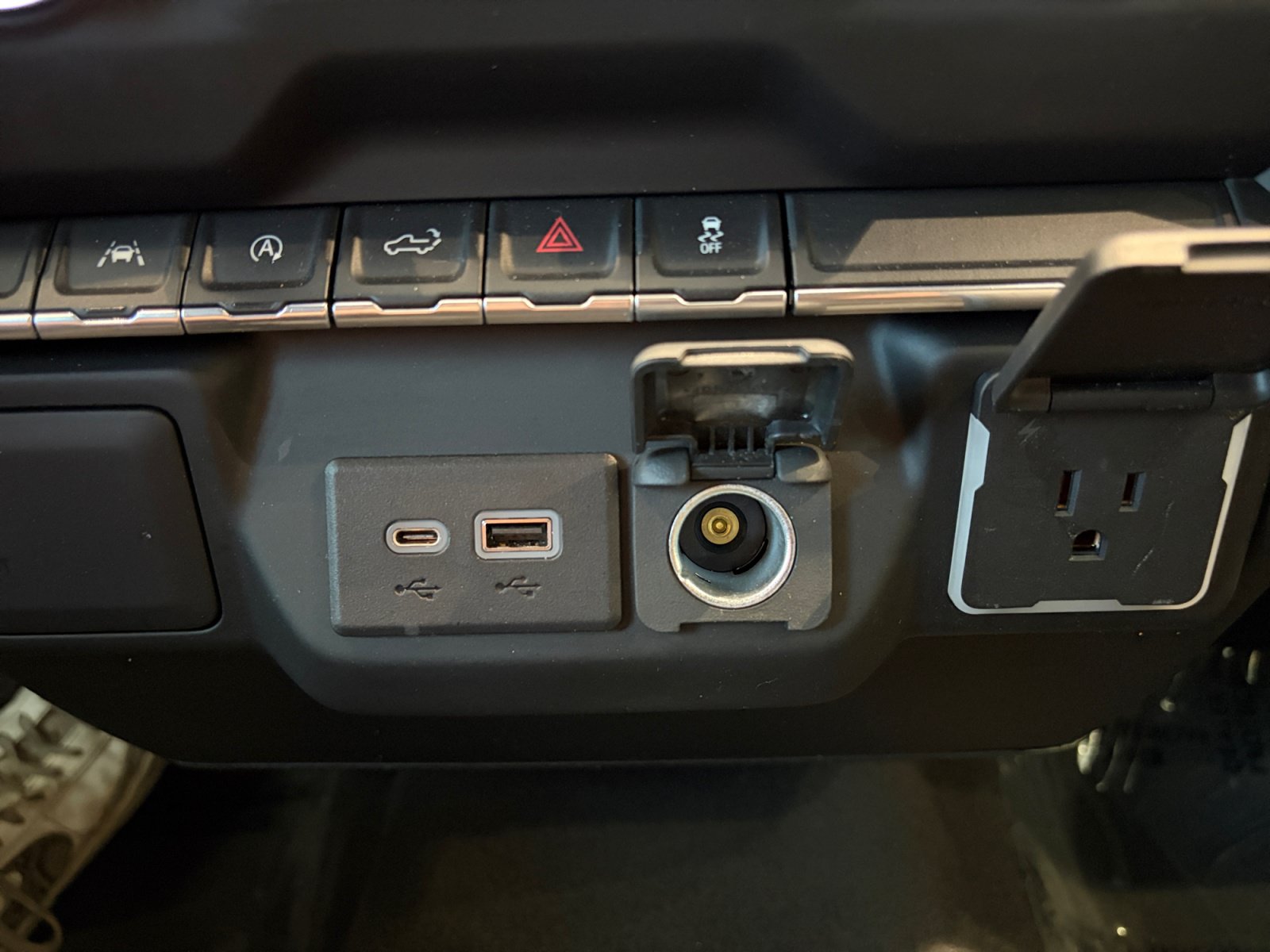 Used 2022 Chevrolet Silverado 1500 Custom AWD/4WD image 25
