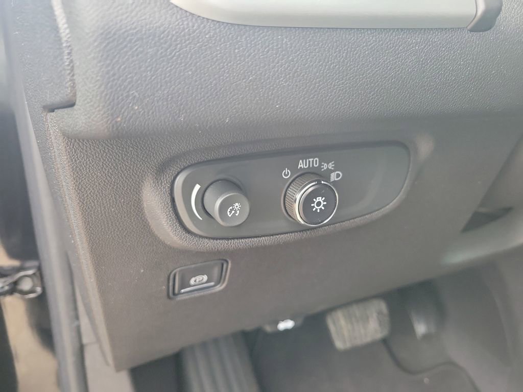 Used 2023 GMC Terrain SLE w/ Driver Convenience Package image 21