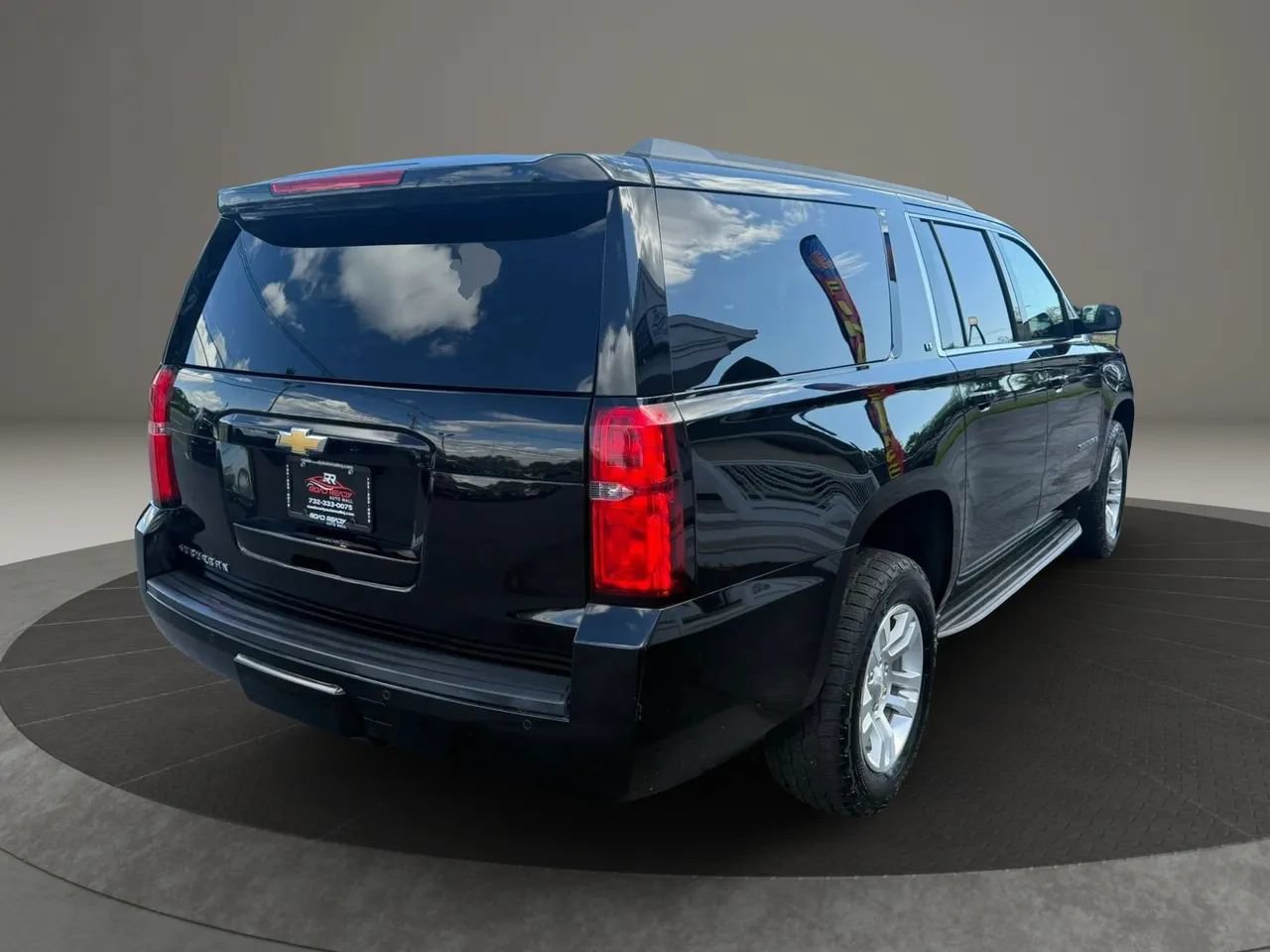 Used 2019 Chevrolet Suburban LT AWD/4WD image 7