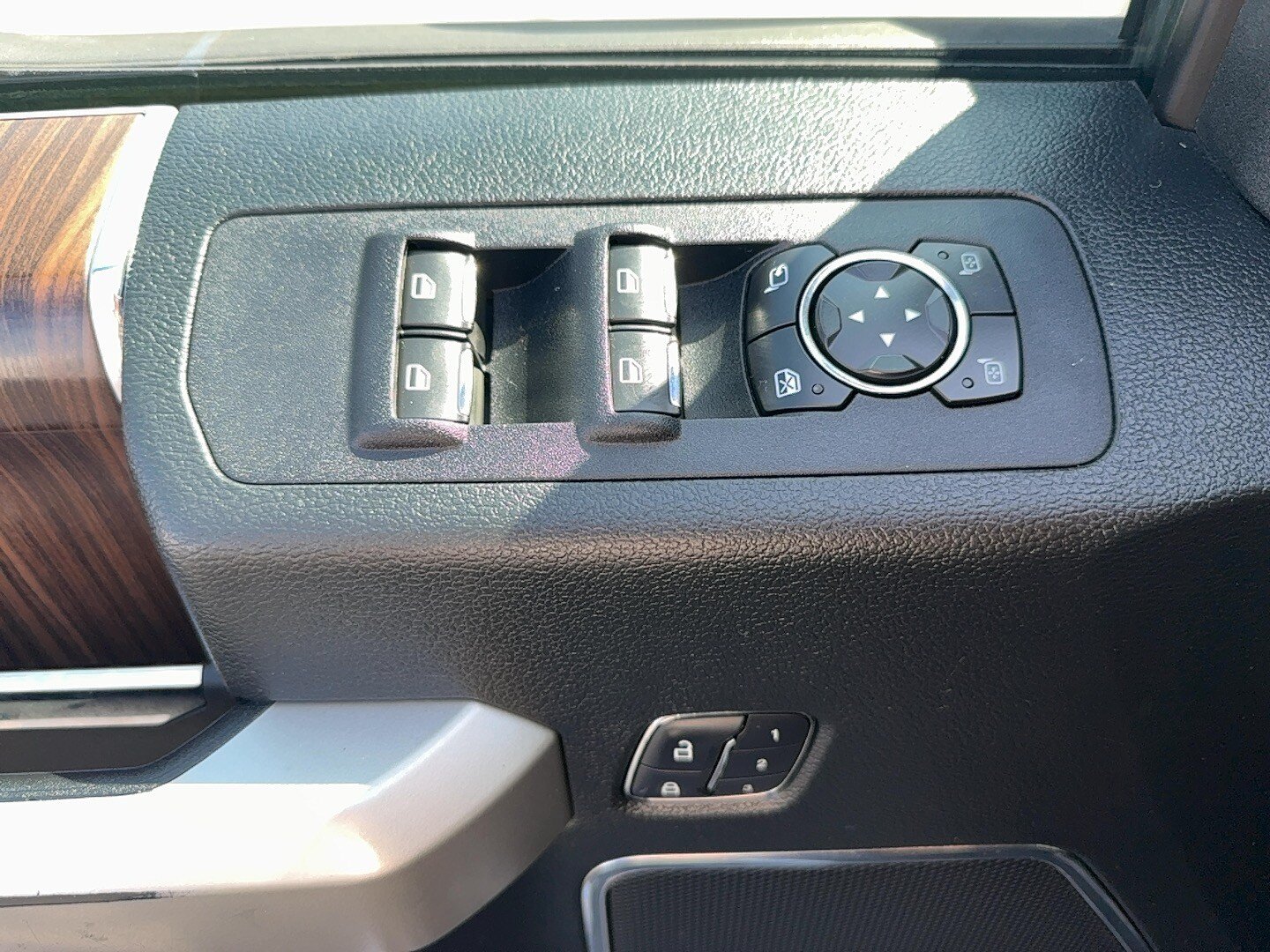 Used 2016 Ford F150 Lariat w/ Equipment Group 502A Luxury AWD/4WD image 21