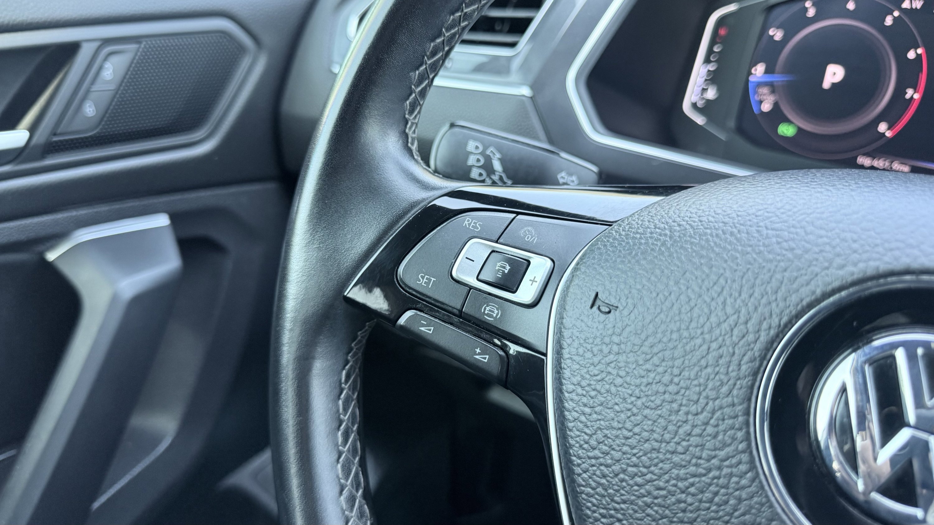 Used 2019 Volkswagen Tiguan SEL R-Line FWD image 49